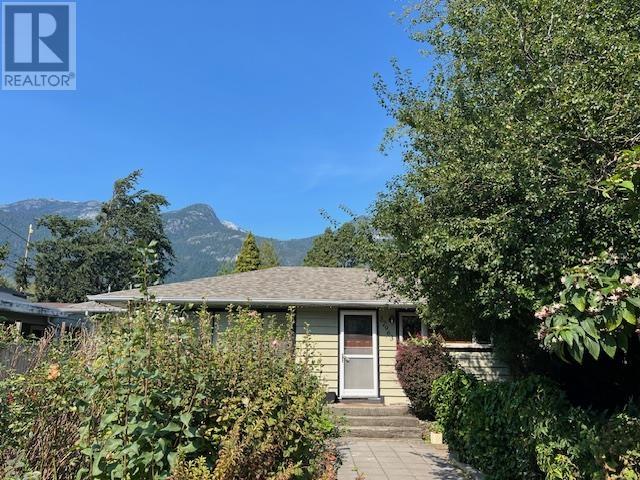 37963 FOURTH AVENUE, Squamish, British Columbia, V8B0B7