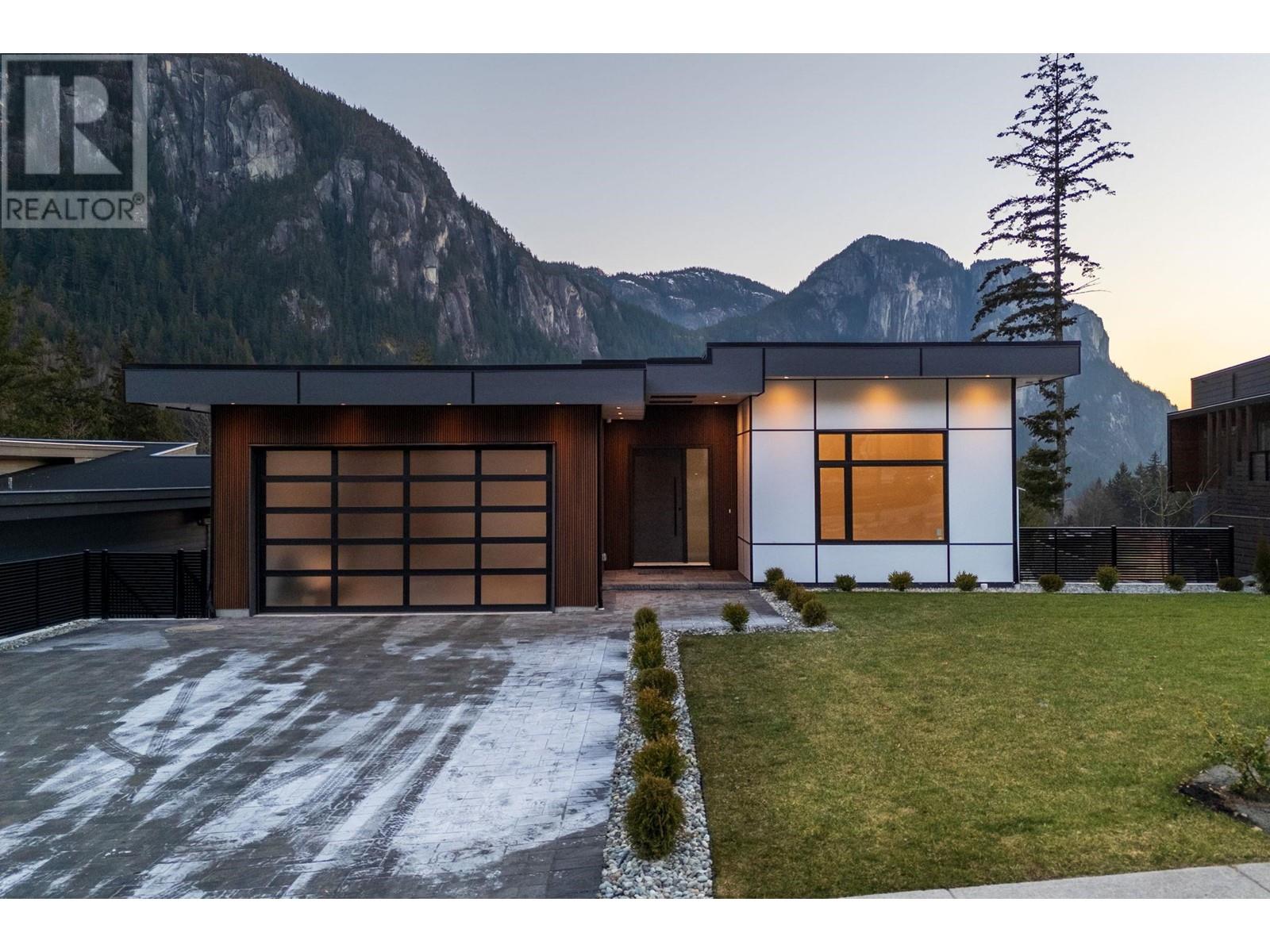 2216 WINDSAIL PLACE, Squamish, British Columbia, V8B0T6