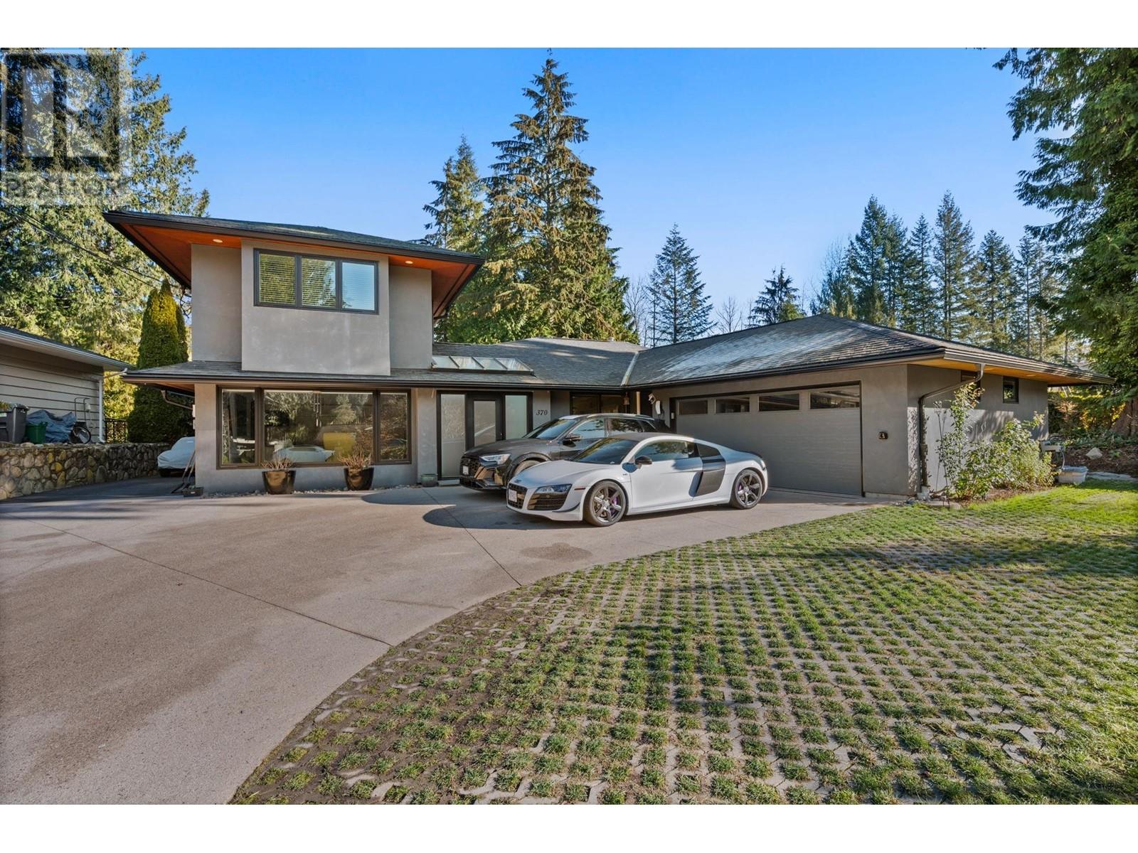 370 ST. JAMES CRESCENT, West Vancouver, British Columbia, V7S1J8