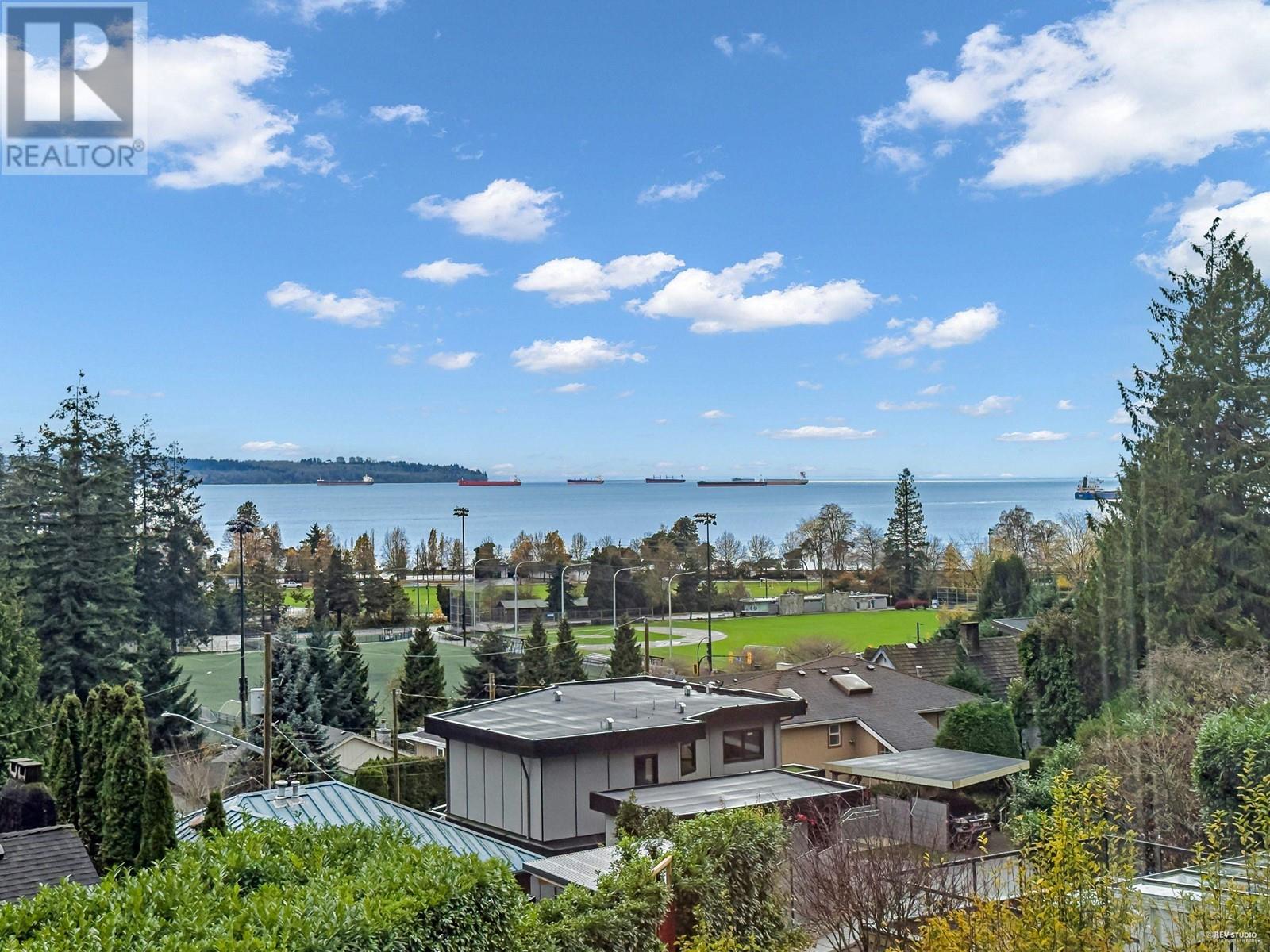 1010 KEITH ROAD, West Vancouver, British Columbia, V7T1M5