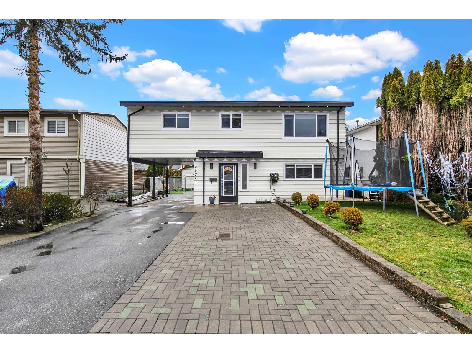 20773 50 AVENUE, Langley, British Columbia, V3A6Y4